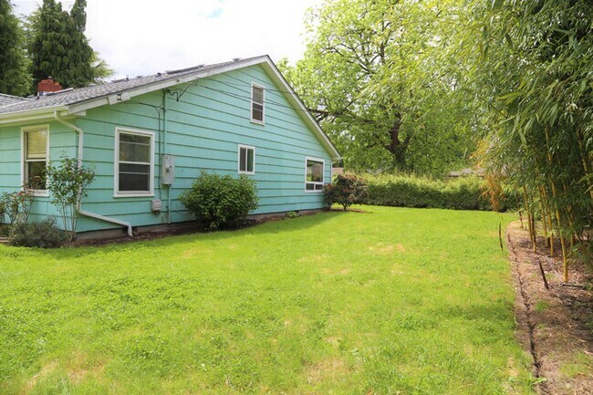 Building Photo - Seriously Spacious 5 bed 2 bath 36x20 Shop Garden Shed