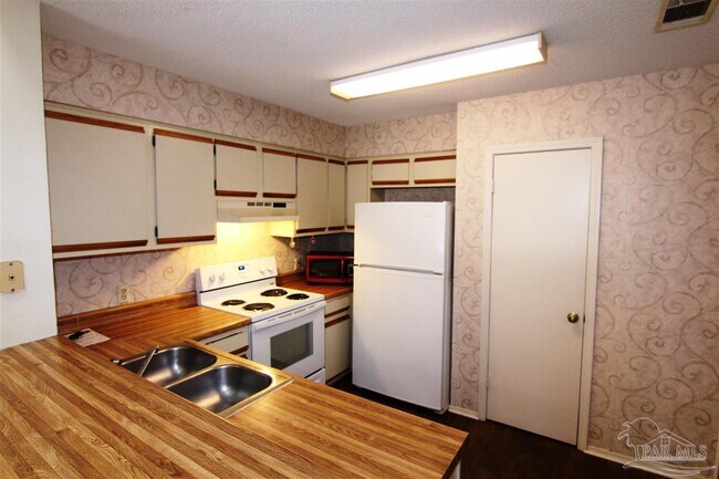 Building Photo - 5001 Grande Dr