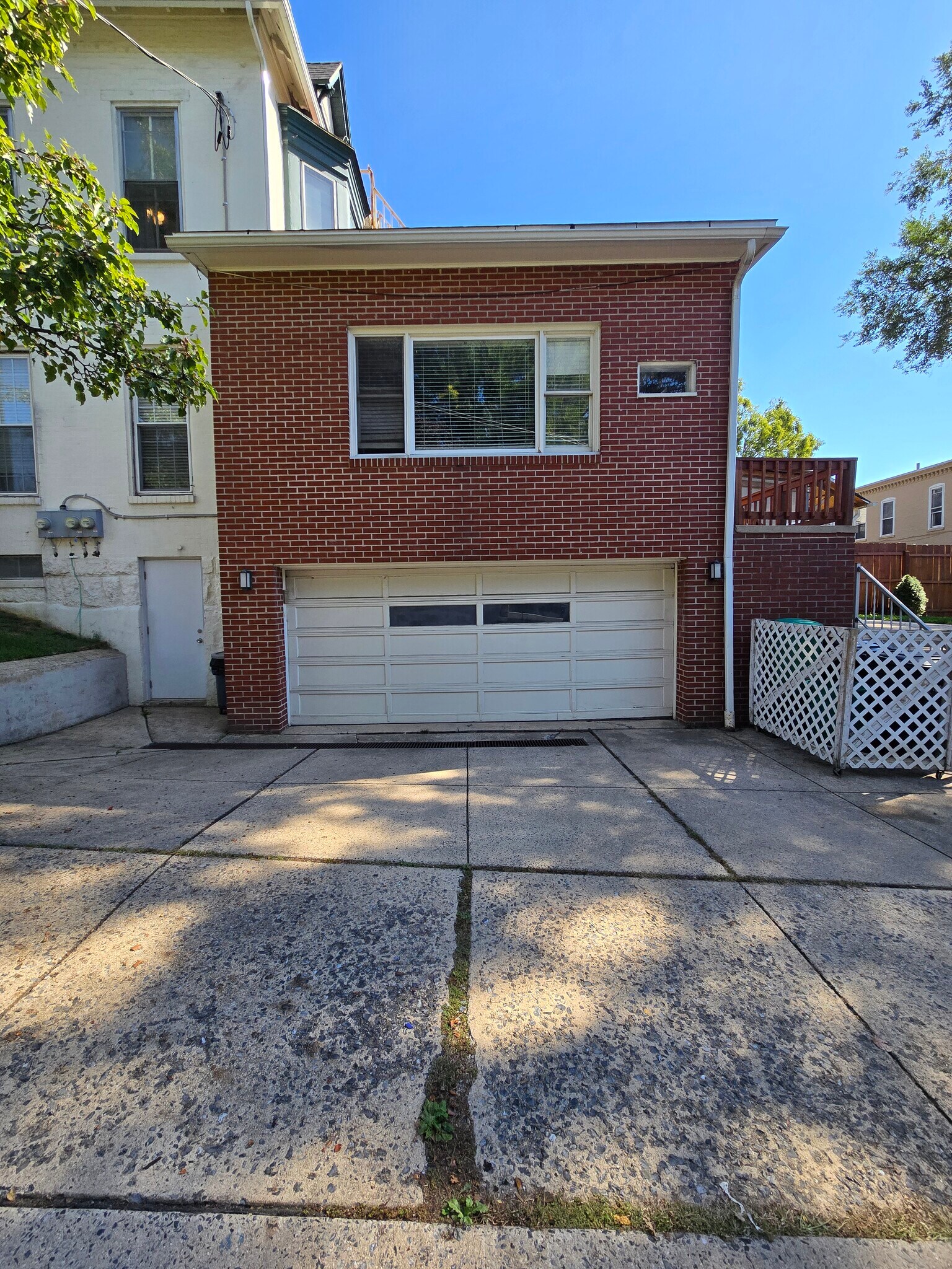 2 Car Garage - 200 Windsor St