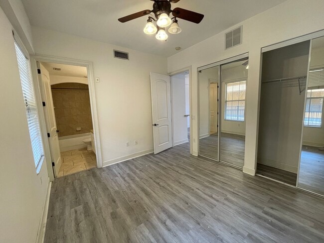 Building Photo - Jackson Square - Top Floor 2 Bedroom, 2 Ba...