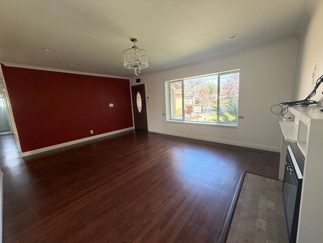 Building Photo - Beautiful Fremont Home for Rent – Prime Location