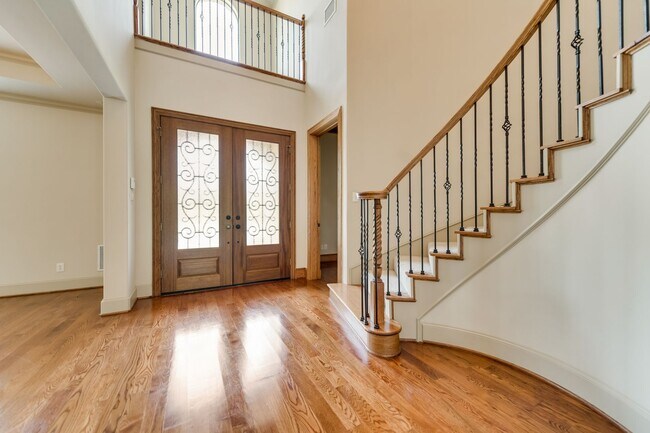 Building Photo - Gorgeous Custom Home on a private 1 acre l...
