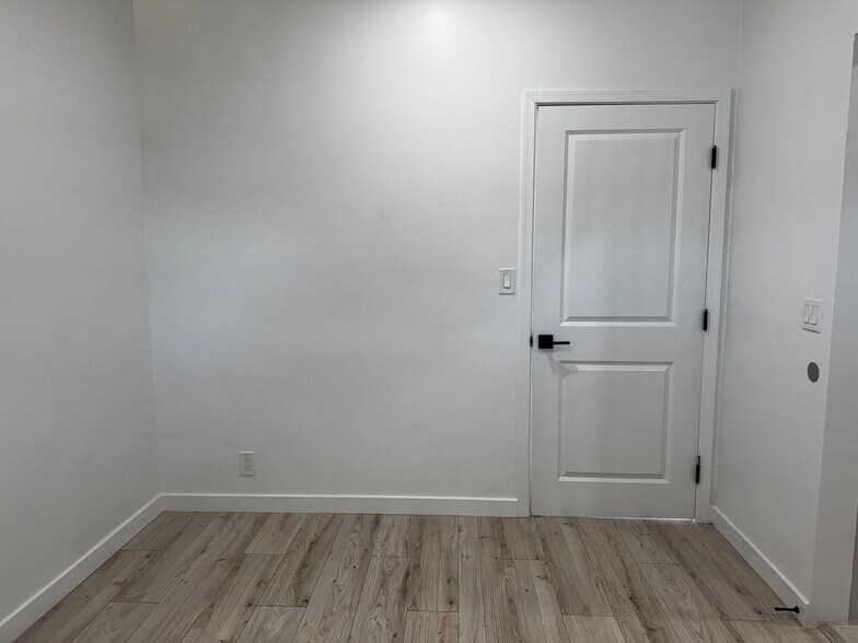 Building Photo - 123 Linda Vista Dr