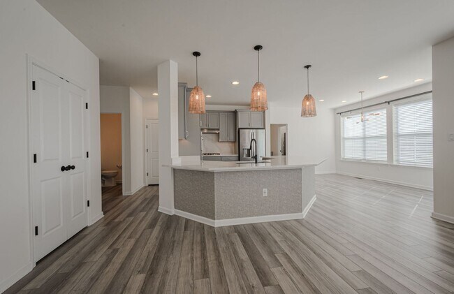 Building Photo - Large Family Home in Middletown, New and Upcoming area