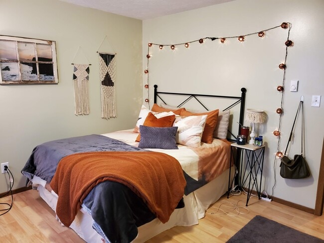 Building Photo - 6268 5th Ave