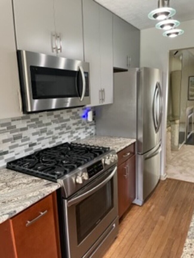 Building Photo - Beautiful 3 Bedroom Oakmont Home Rental fo...