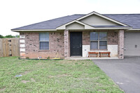 Building Photo - *AVAILABLE NOW* 3 Bedroom Duplex for Rent ...