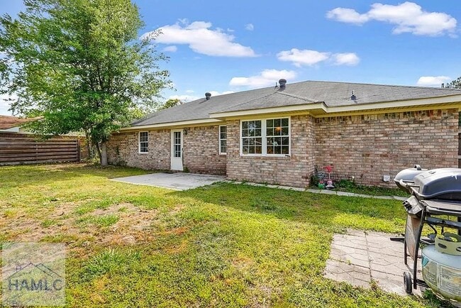 Building Photo - 908 Highland Dr