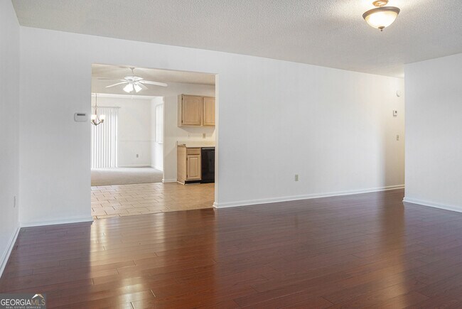 Building Photo - 1331 Baywood Glen