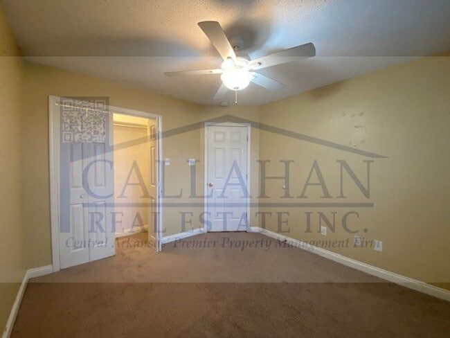 Building Photo - Cabot 3 bedroom with extra garage