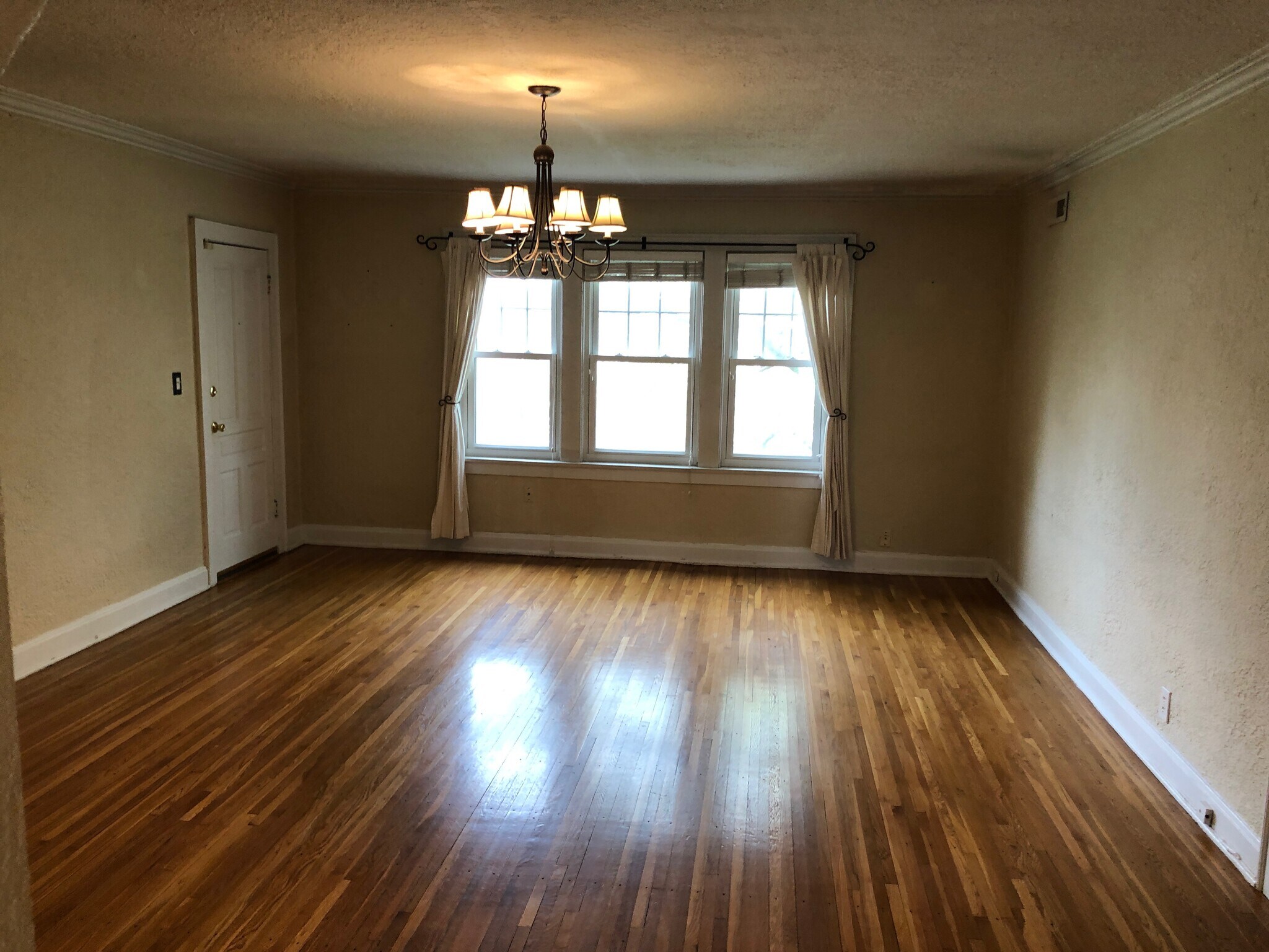 Living room looking onto Coventry Rd - 2229 Coventry Rd