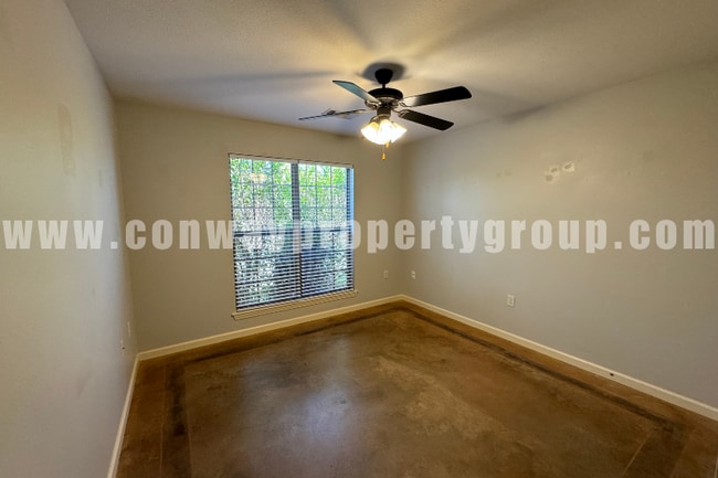 Building Photo - 910 Wineberry Rd