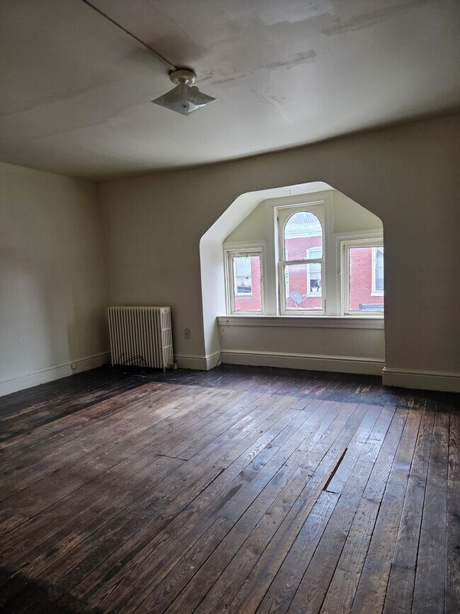 Building Photo - 28 S Hartley St