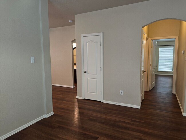 Building Photo - 8205 3 Bars Dr