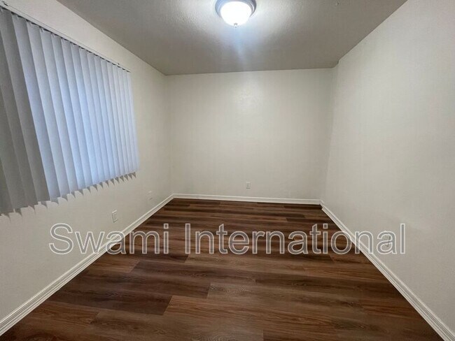 Building Photo - 345 Stepney St