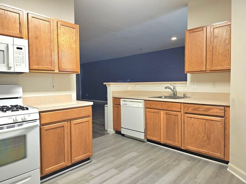 Building Photo - 2512 Willow Leaf Ct