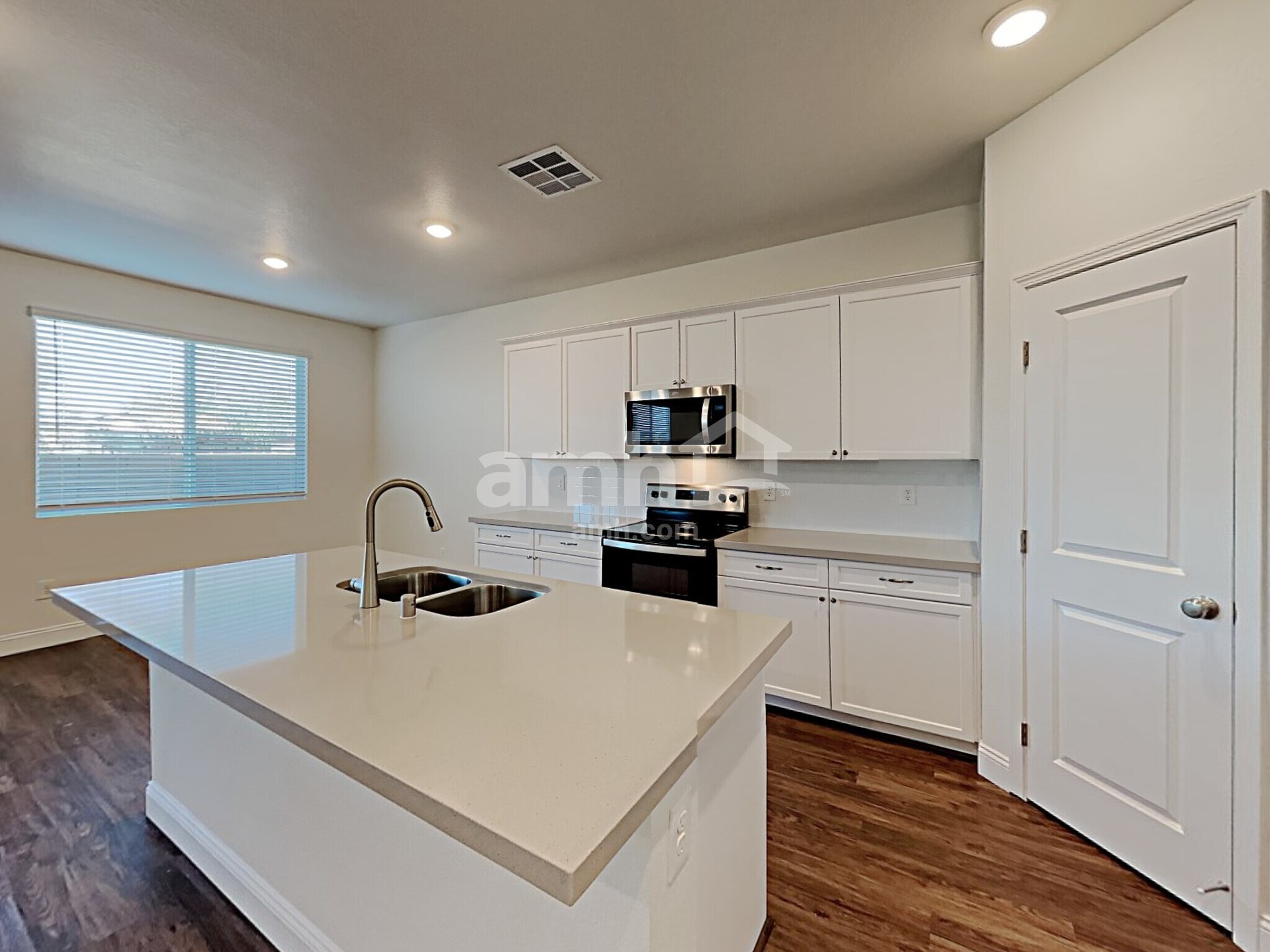 Building Photo - 6035 Schmidt St