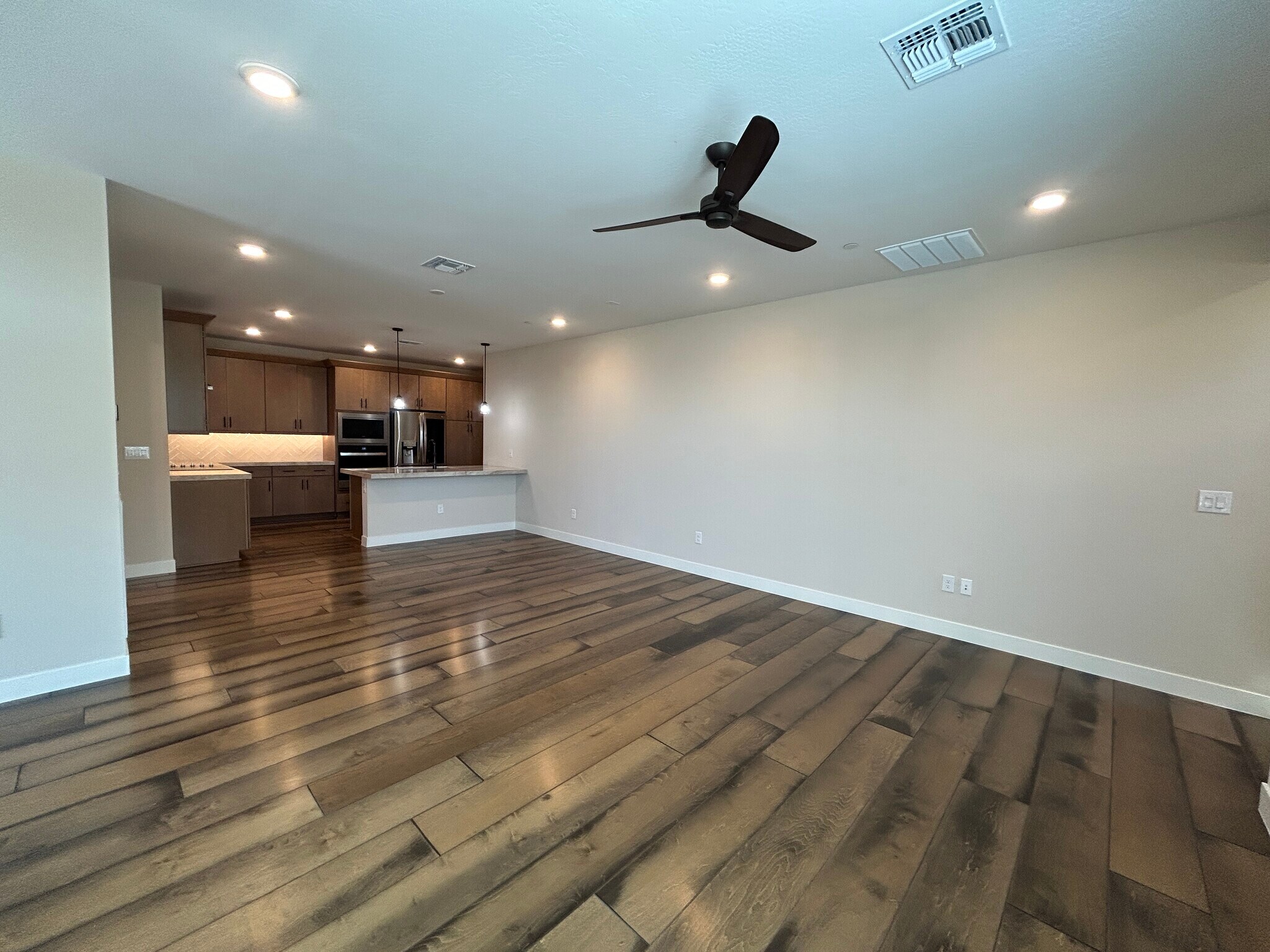 Building Photo - 2121 W Sonoran Desert Dr