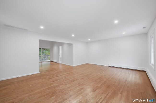Building Photo - 21 Deepwood Rd