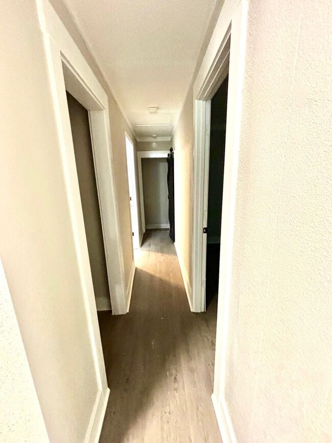 Building Photo - 4818 Morton- Move In Ready!