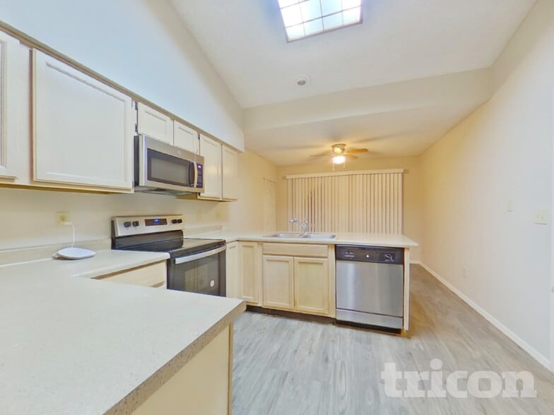 Building Photo - 1313 N Avoca