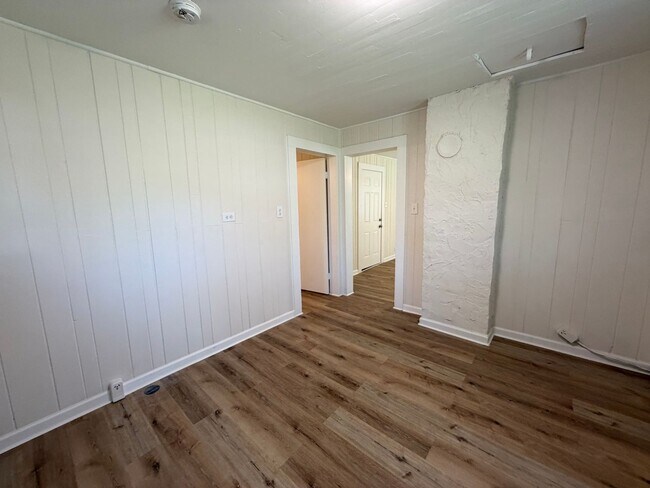 Building Photo - Renovated 1/1 House in East Rome- $995