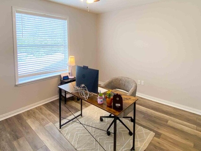 Building Photo - 116 Dolphin Rd