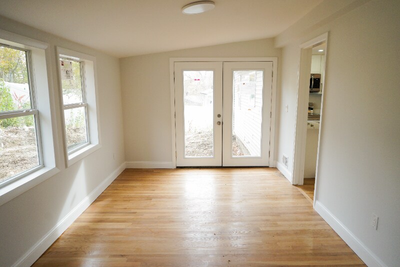 Building Photo - 8 Sussex Ln