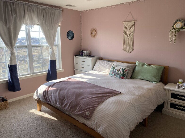 Building Photo - 18 Alerica Ln