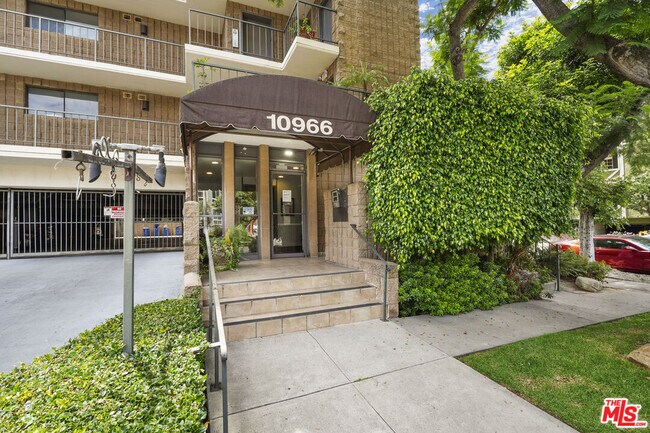 Building Photo - 10966 Rochester Ave