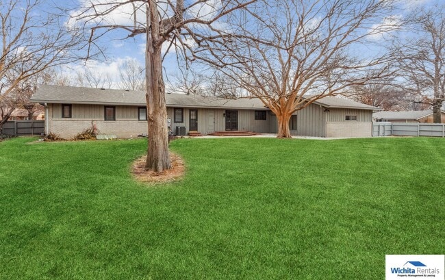 Building Photo - Beautiful 2,961 Sqft home in a Great Neighborhood!!