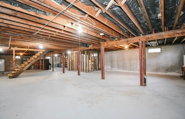Building Photo - 15 Elton St