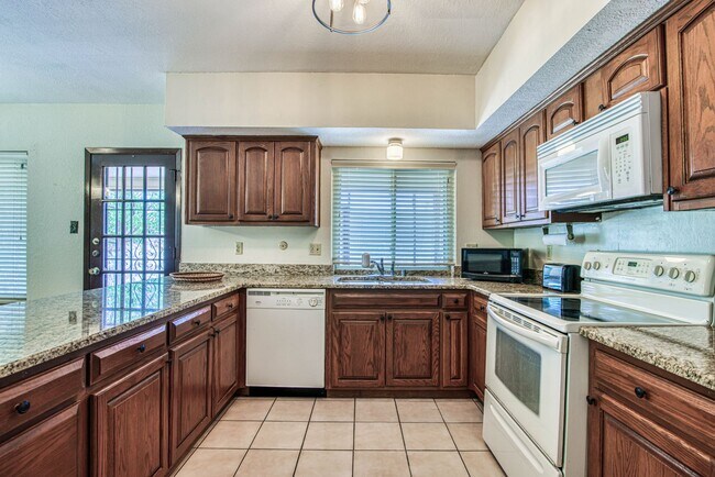 Building Photo - Beautiful 1-story southwestern-style home in west El Paso