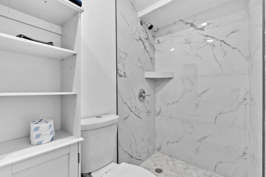 Building Photo - 2610 SW 31st Ave