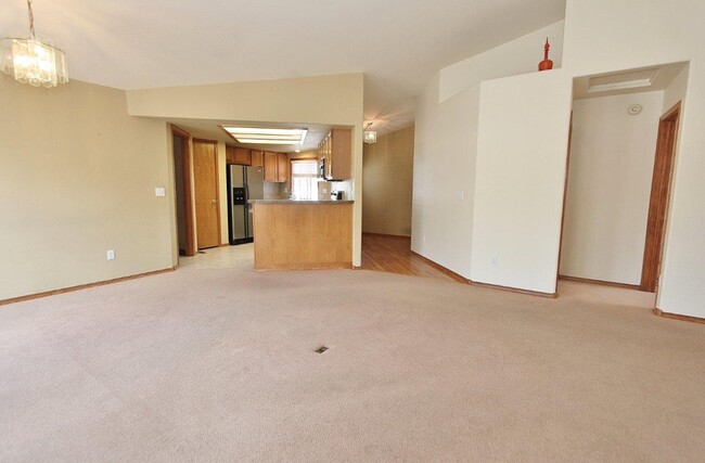 Building Photo - Single-Level Townhome Nestled in SE Boise