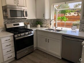 Building Photo - 5176 Baywood Cir