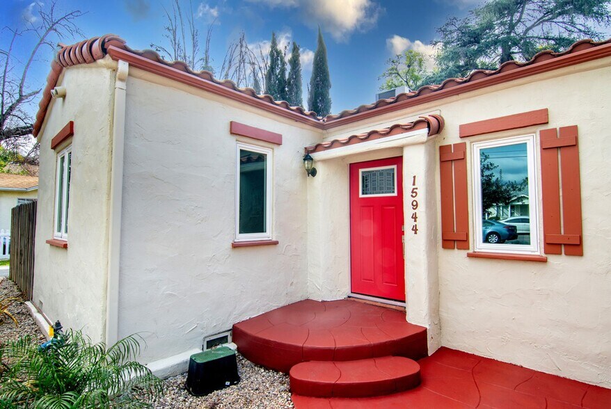 Building Photo - 15946 Hart St