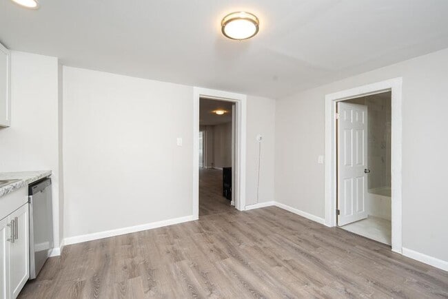 Building Photo - 719 5th Ave