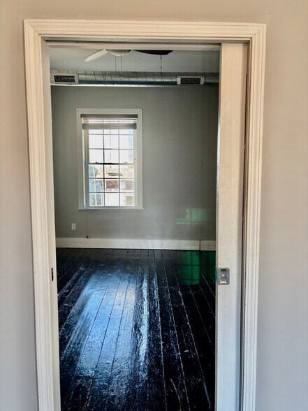 Building Photo - 206 State St