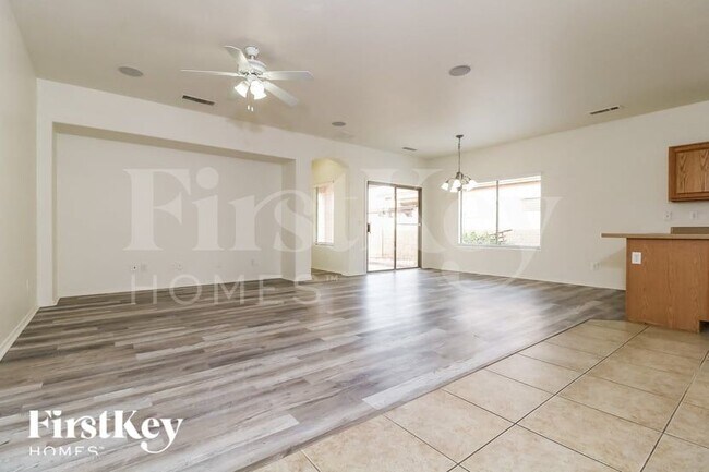 Building Photo - 16860 W Cottonwood St