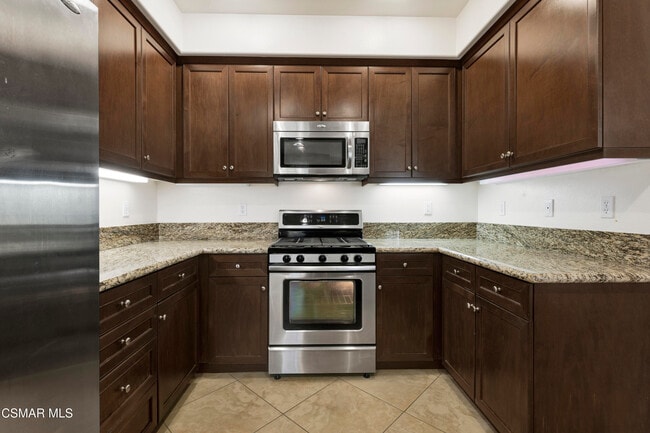 Building Photo - 1521 Silver Shadow Dr