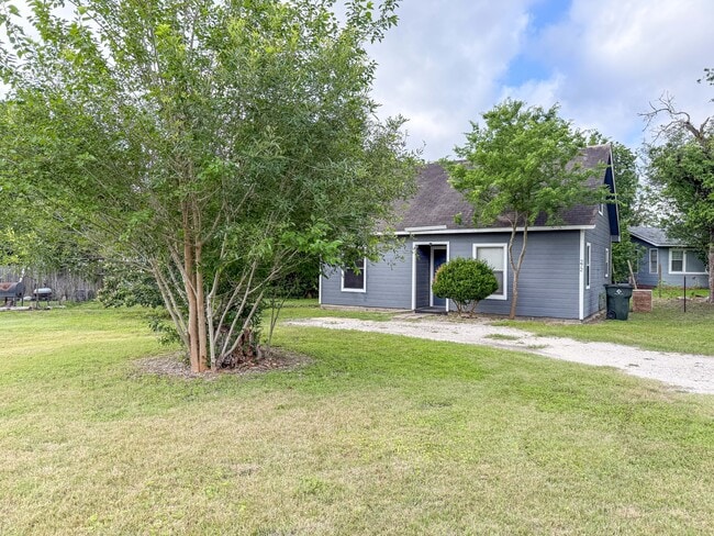 Building Photo - 272 Schmucks Rd