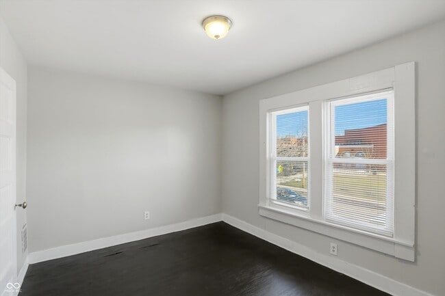 Building Photo - 512 N Beville Ave