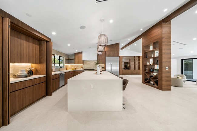 Building Photo - 16105 Clear Oak Dr