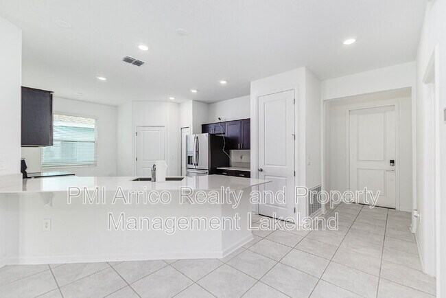 Building Photo - 1121 Deepwater Cir