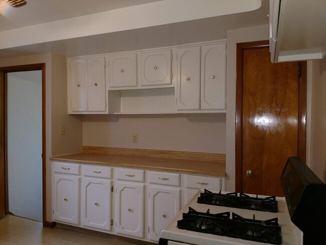 Building Photo - 6125 Ridge Rd.