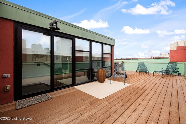 Building Photo - 604 S 3rd St