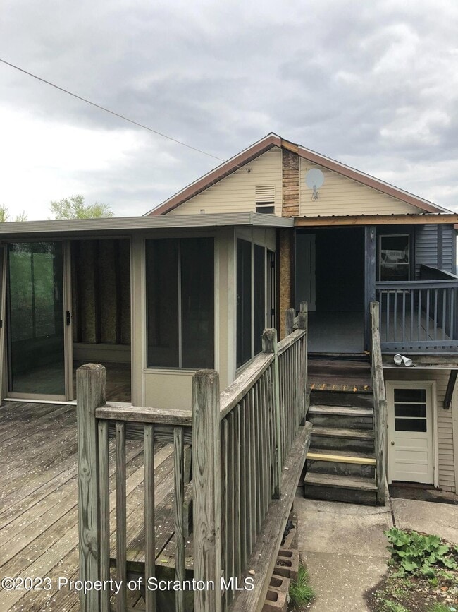Building Photo - 907 Eynon St