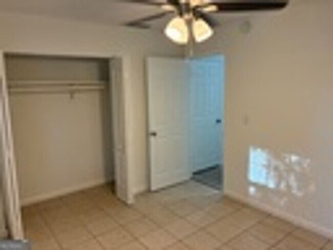 Building Photo - 605 Douglas Dr