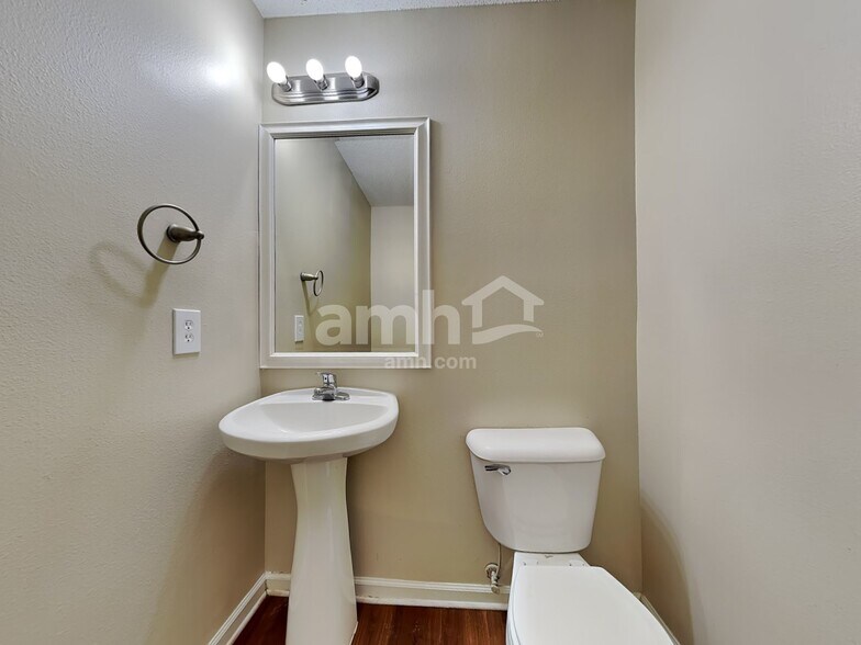 Building Photo - 13 Holly Springs Cir